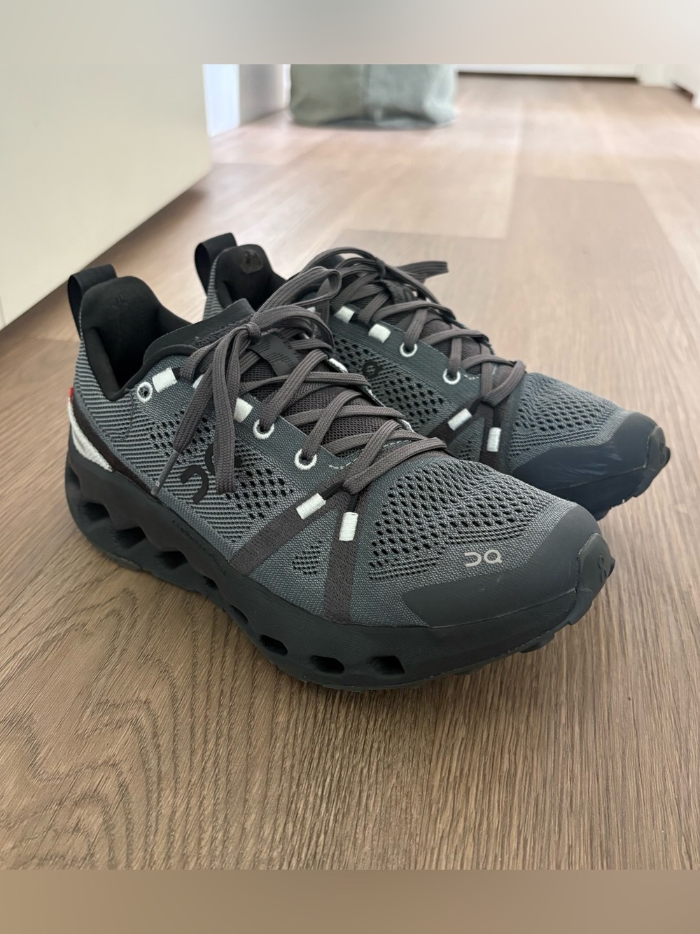 Women’s On Cloud Cloudsurfer Trail Shoes Size 7